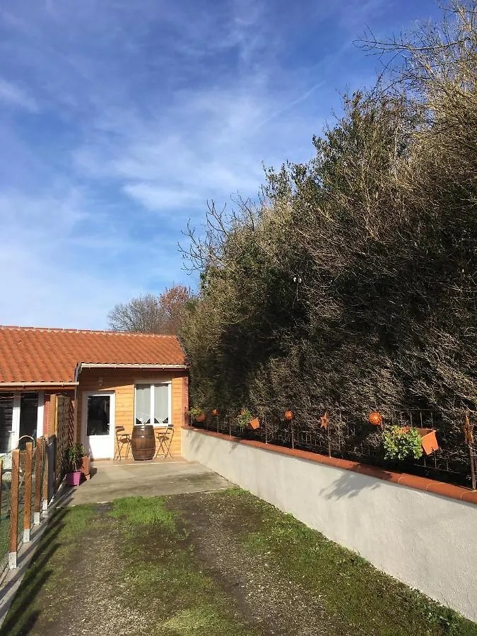Holiday home Logement Paisible A La Campagne Aubarede